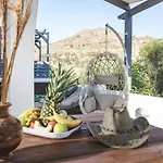 Parisi Naxos Deluxe Nyaraló Angídia