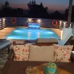 Parisi Naxos Deluxe Nyaraló Angídia