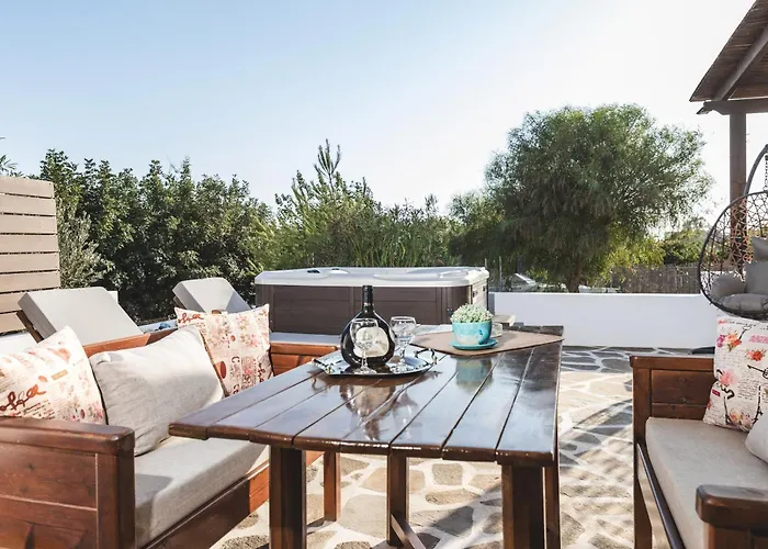 Parisi Naxos Deluxe بيت للعطل