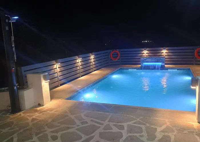 Parisi Naxos Deluxe بيت للعطل