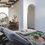 Parisi Naxos Deluxe Semesterbostad